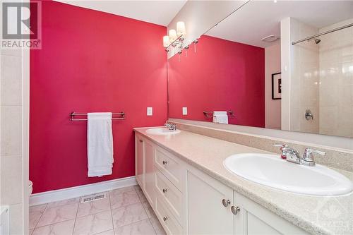 200 Dutchmans Way, Ottawa, ON - Indoor Photo Showing Bathroom