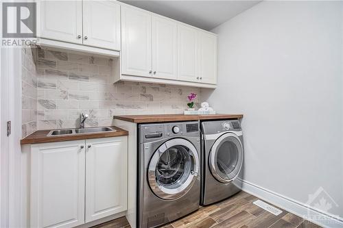 200 Dutchmans Way, Ottawa, ON - Indoor Photo Showing Laundry Room