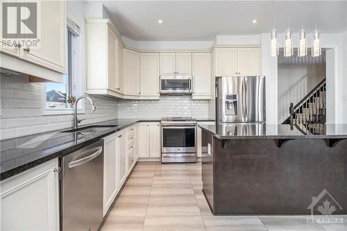 200 Dutchmans Way, Ottawa, ON - Indoor Photo Showing Kitchen With Upgraded Kitchen