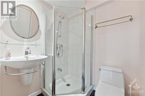 284 Selby Avenue, Ottawa, ON - Indoor Photo Showing Bathroom