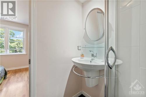 284 Selby Avenue, Ottawa, ON - Indoor Photo Showing Bathroom