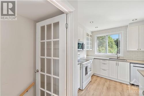 284 Selby Avenue, Ottawa, ON - Indoor Photo Showing Kitchen