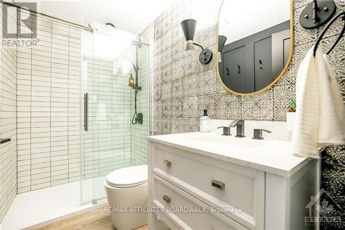 551 Little Rideau Lake Road, Rideau Lakes, ON - Indoor Photo Showing Bathroom