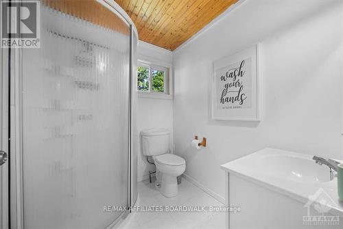 551 Little Rideau Lake Road, Rideau Lakes, ON - Indoor Photo Showing Bathroom