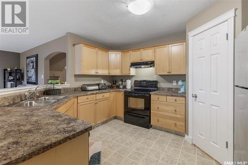 943 Gull Road, Regina, SK - Indoor Photo Showing Kitchen With Double Sink