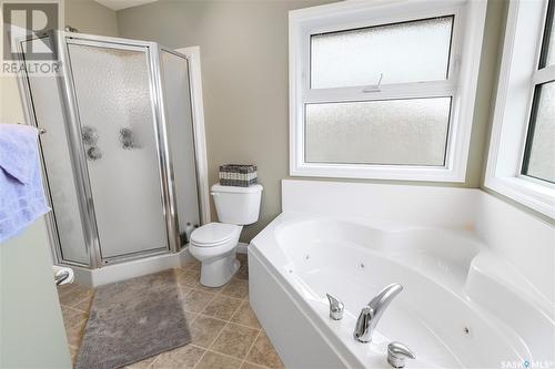 943 Gull Road, Regina, SK - Indoor Photo Showing Bathroom