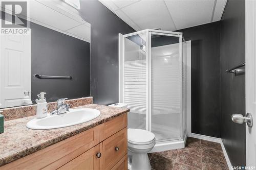 943 Gull Road, Regina, SK - Indoor Photo Showing Bathroom