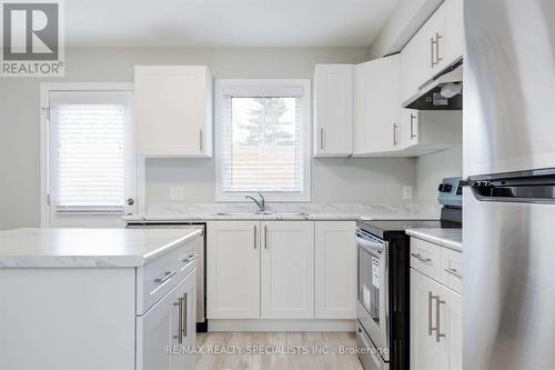 89 - 7768 Ascot Circle, Niagara Falls, ON - Indoor Photo Showing Kitchen