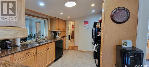 425 6Th Avenue E, Unity, SK - Indoor Photo Showing Kitchen With Double Sink