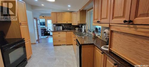 425 6Th Avenue E, Unity, SK - Indoor Photo Showing Kitchen