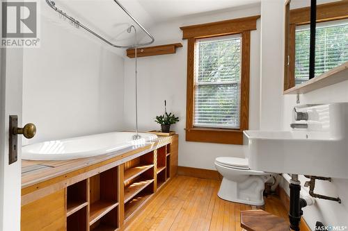 1915 Toronto Street, Regina, SK - Indoor Photo Showing Bathroom