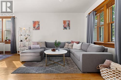 1915 Toronto Street, Regina, SK - Indoor Photo Showing Living Room