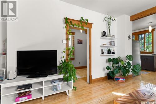 1915 Toronto Street, Regina, SK - Indoor Photo Showing Living Room