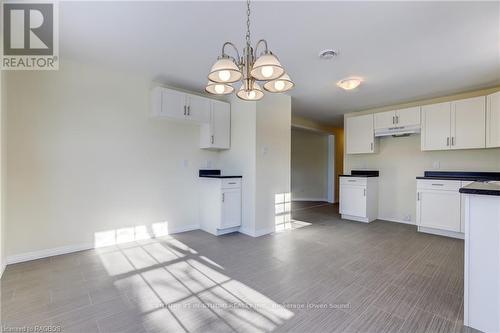 66 Sussex Square, Georgian Bluffs, ON - Indoor Photo Showing Kitchen