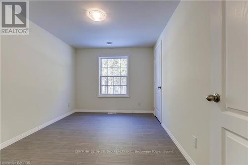 66 Sussex Square, Georgian Bluffs, ON - Indoor Photo Showing Other Room