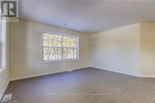 66 Sussex Square, Georgian Bluffs, ON - Indoor Photo Showing Other Room