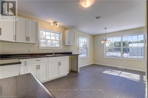 66 Sussex Square, Georgian Bluffs, ON - Indoor Photo Showing Kitchen With Double Sink