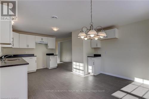 35 Sussex Square, Georgian Bluffs, ON - Indoor Photo Showing Kitchen With Double Sink