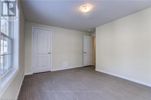 35 Sussex Square, Georgian Bluffs, ON - Indoor Photo Showing Other Room