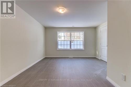 35 Sussex Square, Georgian Bluffs, ON - Indoor Photo Showing Other Room