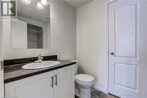 35 Sussex Square, Georgian Bluffs, ON - Indoor Photo Showing Bathroom