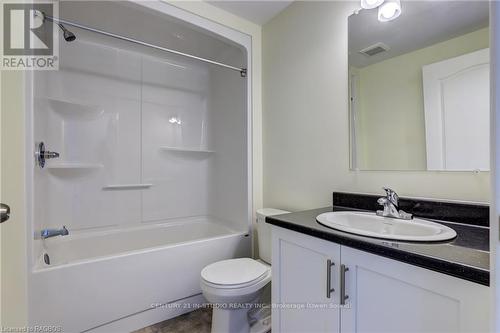 35 Sussex Square, Georgian Bluffs, ON - Indoor Photo Showing Bathroom