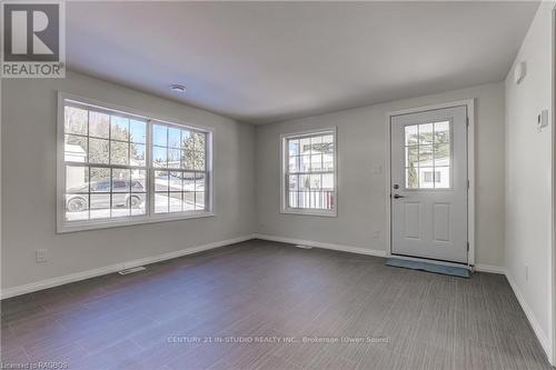 35 Sussex Square, Georgian Bluffs, ON - Indoor Photo Showing Other Room