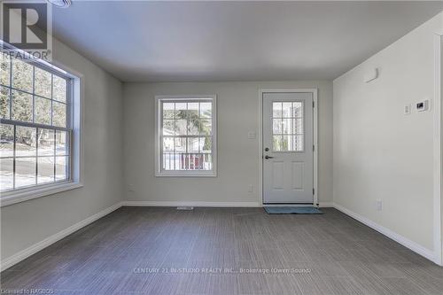 35 Sussex Square, Georgian Bluffs, ON - Indoor Photo Showing Other Room