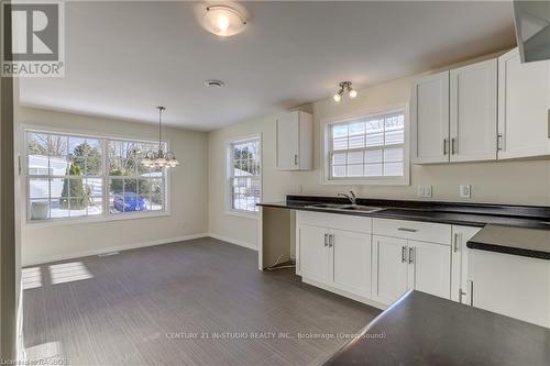 35 Sussex Square, Georgian Bluffs, ON - Indoor Photo Showing Kitchen With Double Sink