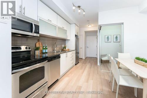 3207 - 28 Ted Rogers Way, Toronto (Church-Yonge Corridor), ON - Indoor Photo Showing Kitchen With Stainless Steel Kitchen With Upgraded Kitchen