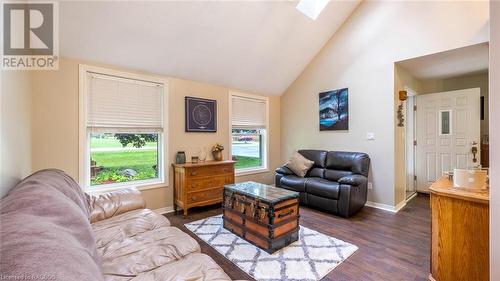 105 Boundary Road, Chatsworth, ON - Indoor Photo Showing Living Room