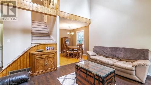 105 Boundary Road, Chatsworth, ON - Indoor Photo Showing Living Room