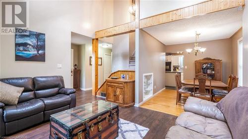 105 Boundary Road, Chatsworth, ON - Indoor Photo Showing Living Room