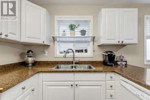 1480 Terai Road Unit# 111, Kelowna, BC - Indoor Photo Showing Kitchen With Double Sink