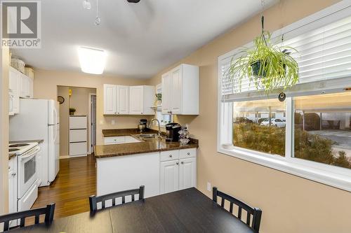 1480 Terai Road Unit# 111, Kelowna, BC - Indoor Photo Showing Kitchen