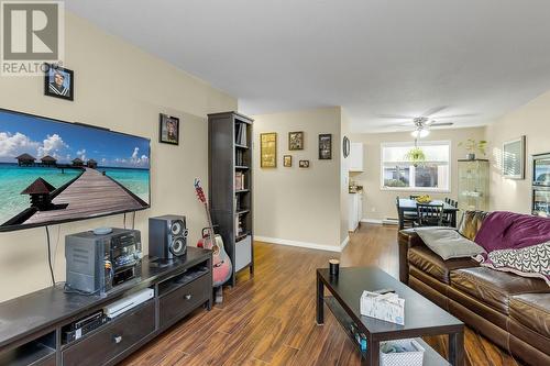 1480 Terai Road Unit# 111, Kelowna, BC - Indoor Photo Showing Living Room