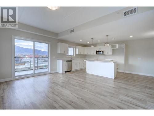 5620 51St Street Unit# 307, Osoyoos, BC - Indoor Photo Showing Kitchen