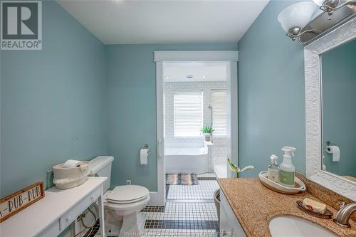 128 Talbot Street South, Essex, ON - Indoor Photo Showing Bathroom