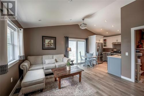 128 Talbot Street South, Essex, ON - Indoor Photo Showing Living Room