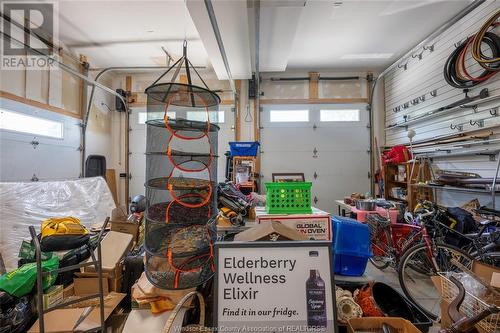 128 Talbot Street South, Essex, ON - Indoor Photo Showing Garage