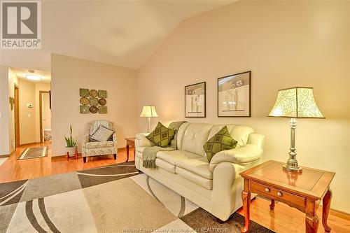 60 Tofflemire Court, Amherstburg, ON - Indoor Photo Showing Living Room