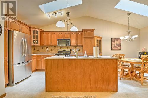 60 Tofflemire Court, Amherstburg, ON - Indoor Photo Showing Kitchen With Double Sink