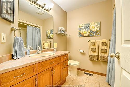 60 Tofflemire Court, Amherstburg, ON - Indoor Photo Showing Bathroom