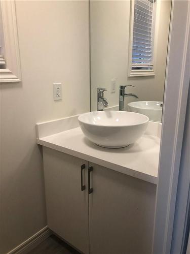 730 Knox Avenue, Hamilton, ON - Indoor Photo Showing Bathroom