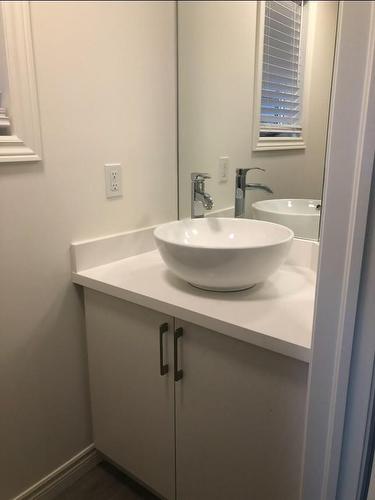 730 Knox Avenue, Hamilton, ON - Indoor Photo Showing Bathroom