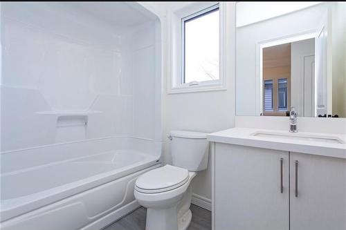 730 Knox Avenue, Hamilton, ON - Indoor Photo Showing Bathroom