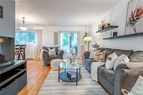 5029 Pinedale Avenue Unit# 64, Burlington, ON - Indoor Photo Showing Living Room