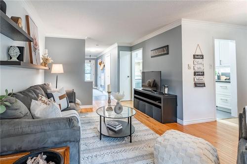 5029 Pinedale Avenue|Unit #64, Burlington, ON - Indoor Photo Showing Living Room