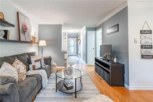 5029 Pinedale Avenue|Unit #64, Burlington, ON - Indoor Photo Showing Living Room