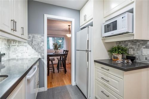 5029 Pinedale Avenue Unit# 64, Burlington, ON - Indoor Photo Showing Kitchen With Upgraded Kitchen